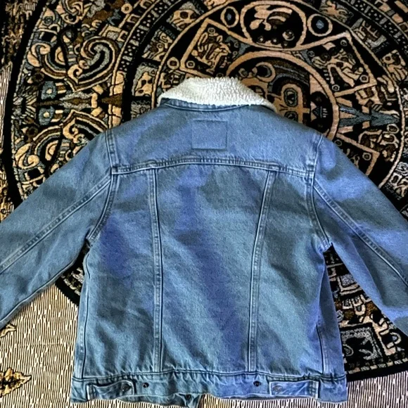 Levi’s Original Sherpa Trucker Jacket- Womens S - Picture 3 of 4